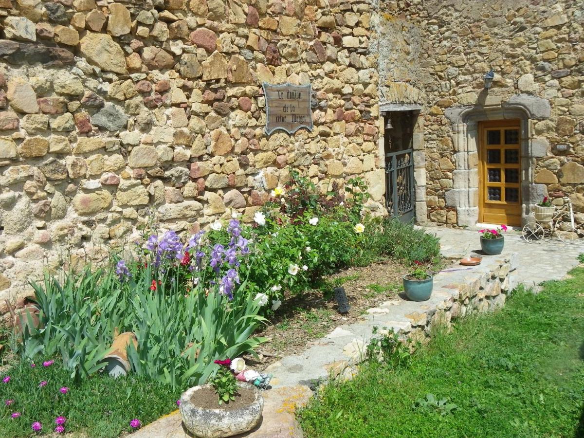 Le Donjon De La Reine Margot Bed & Breakfast Beaumont  Exterior photo